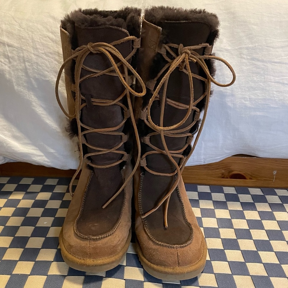 UGG Whitley chestnut and brown suede lace up boot sz 6